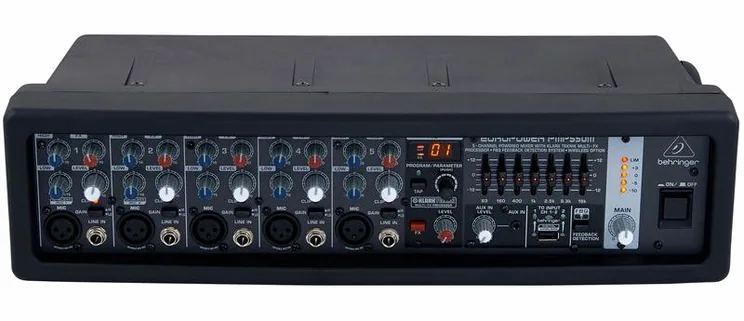 Behringer PMP 550M, vue de trois quarts, photo 2