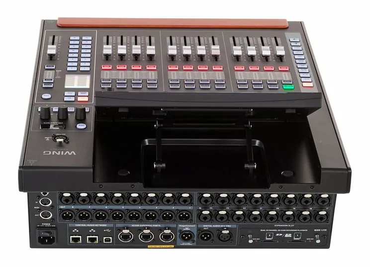 Behringer WING Compact, écran et commandes, photo 4