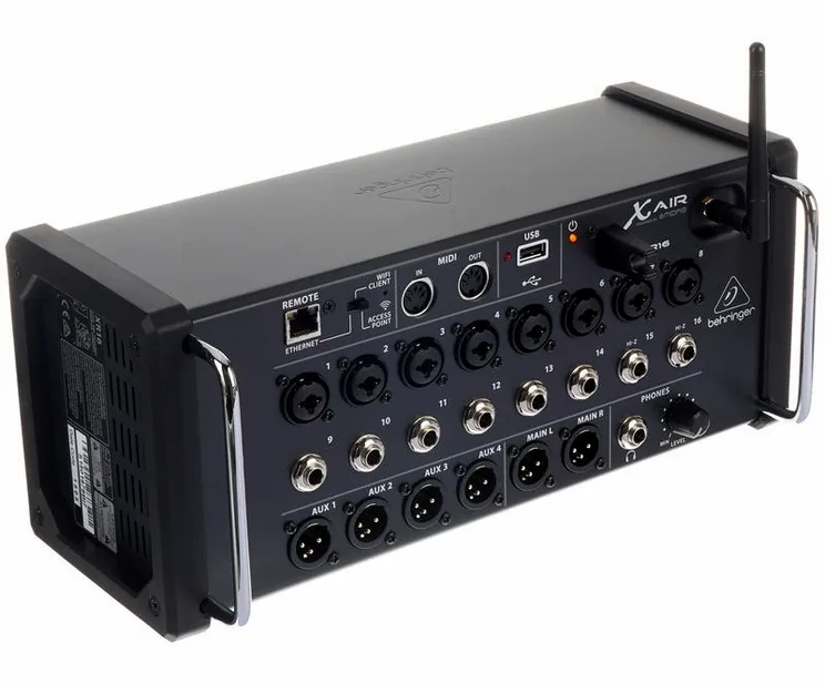 Behringer X Air XR16, vue de trois quarts, photo 3