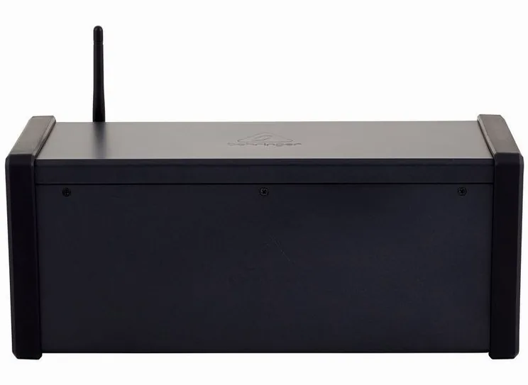 Behringer X Air XR18, vue de trois quarts, photo 4