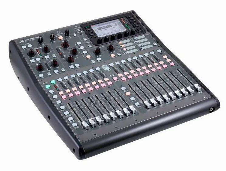 Behringer X32 Producer, écran et commandes, photo 3