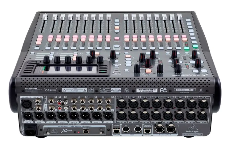 Behringer X32 Producer, écran et commandes, photo 4