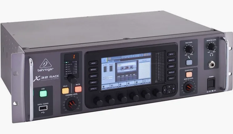 Behringer X32 Rack, vue de trois quarts, photo 3