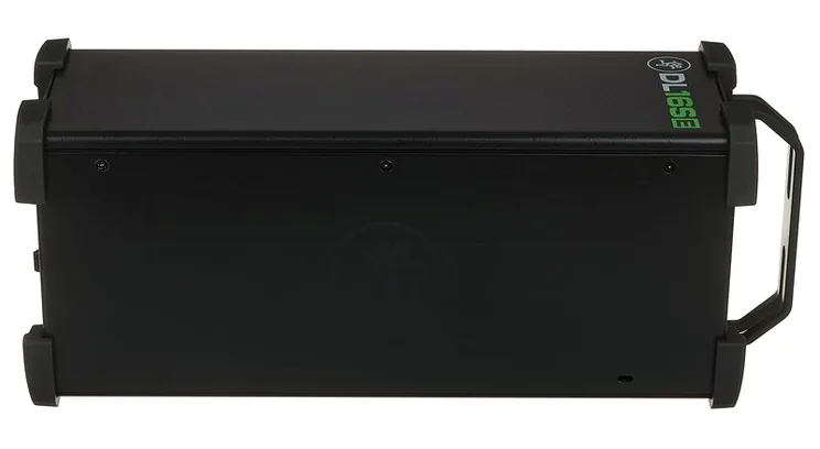 Mackie DL16SE, vue de trois quarts, photo 4