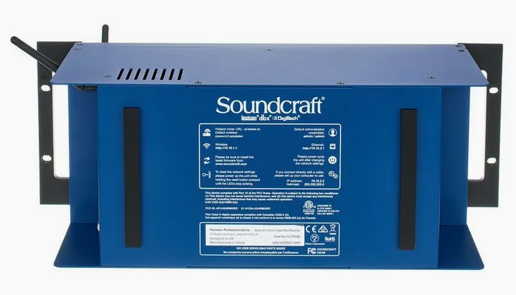 Soundcraft Ui24R, vue de trois quarts, photo 4