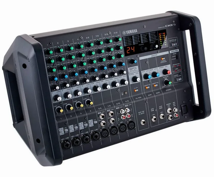 Yamaha EMX 5, face arrière et connectique, photo 3