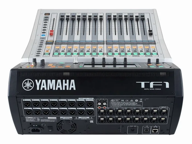 Yamaha TF-1, vue de trois quarts, photo 4